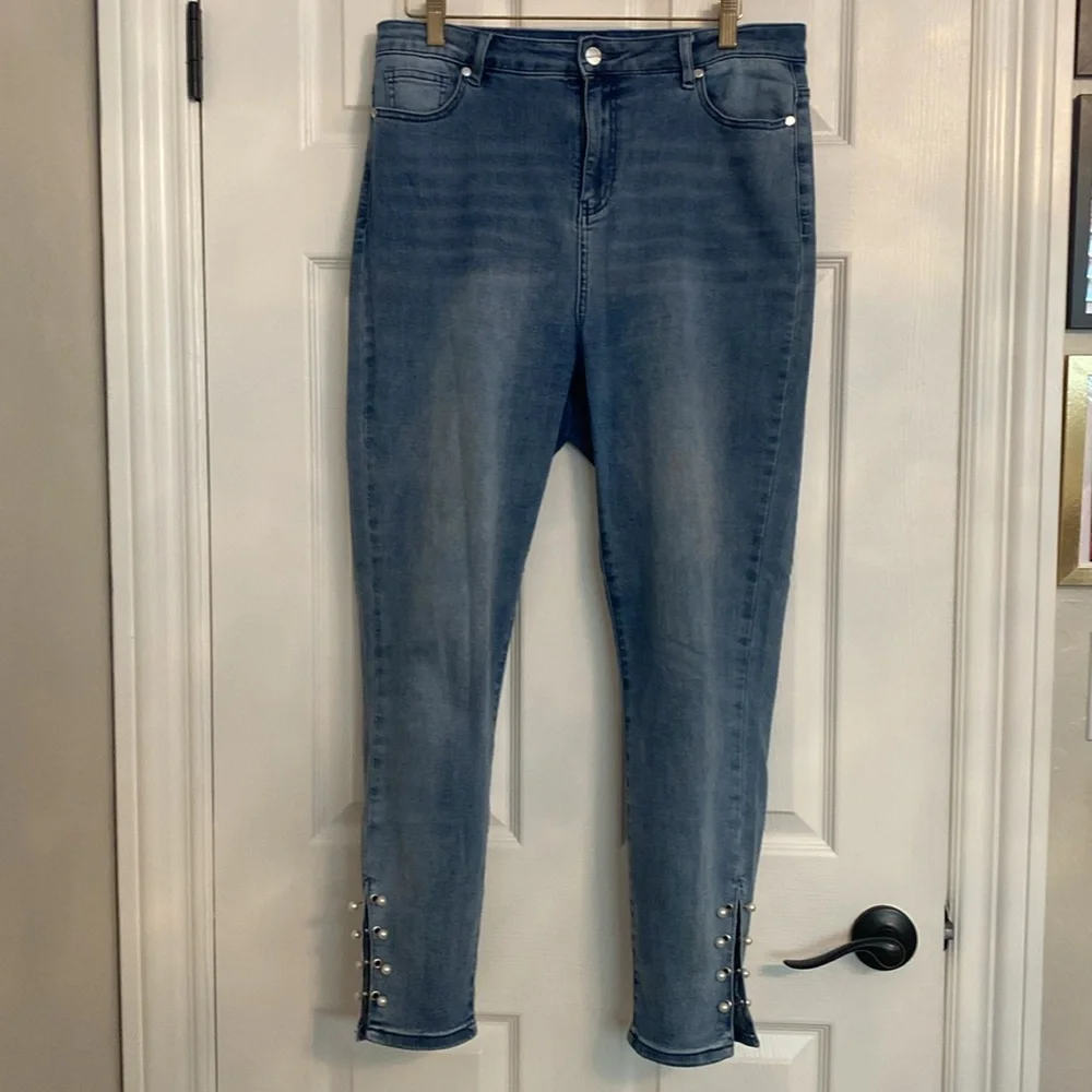 bebe • High Waist Skinny Pearl Detail Ankle Jean - Medium Blue Wash - Picture 4 of 13